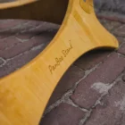 Houten handpanstatief van bamboe, zijaanzicht